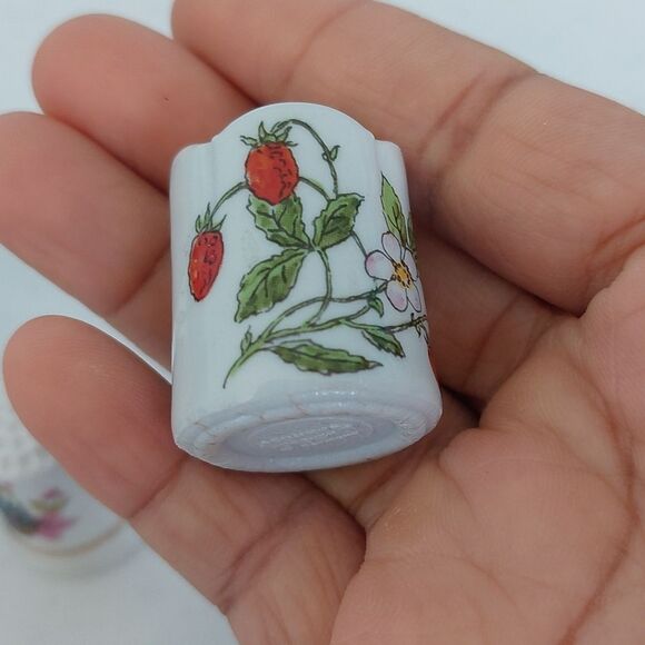 Vintage Lot of 17 Porcelain Thimbles and 2 Other Items West Germany SpongeBob - Picture 9 of 10